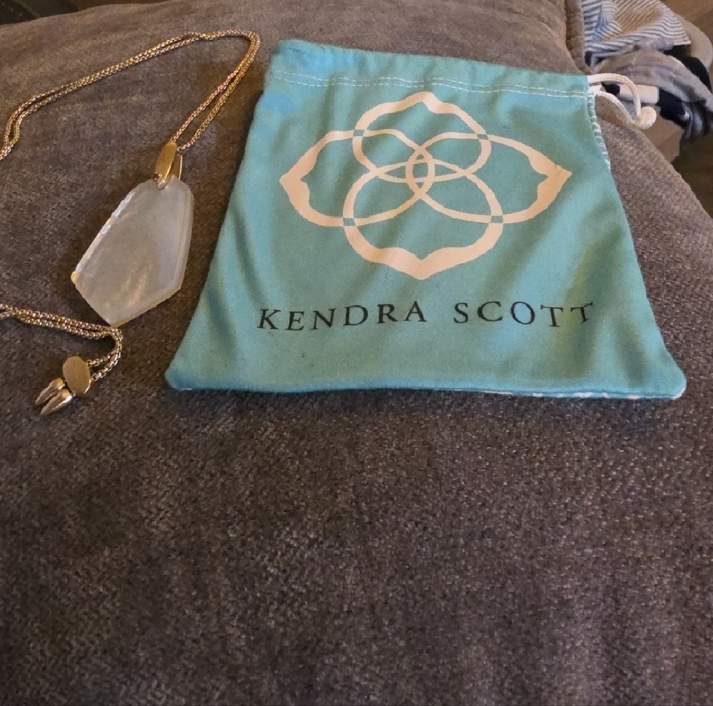 Kendra Gold Chain Necklace with STONE Pendant - Picture 2 of 3